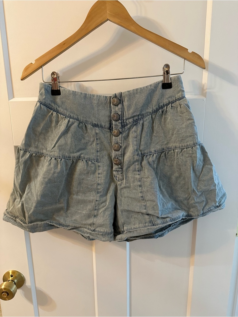Western Light Blue Denim Button-Front Women’s Shorts only worn once